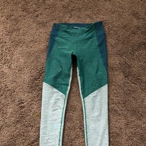 Outdoor voices tri tone 7/8 leggings. Size small
